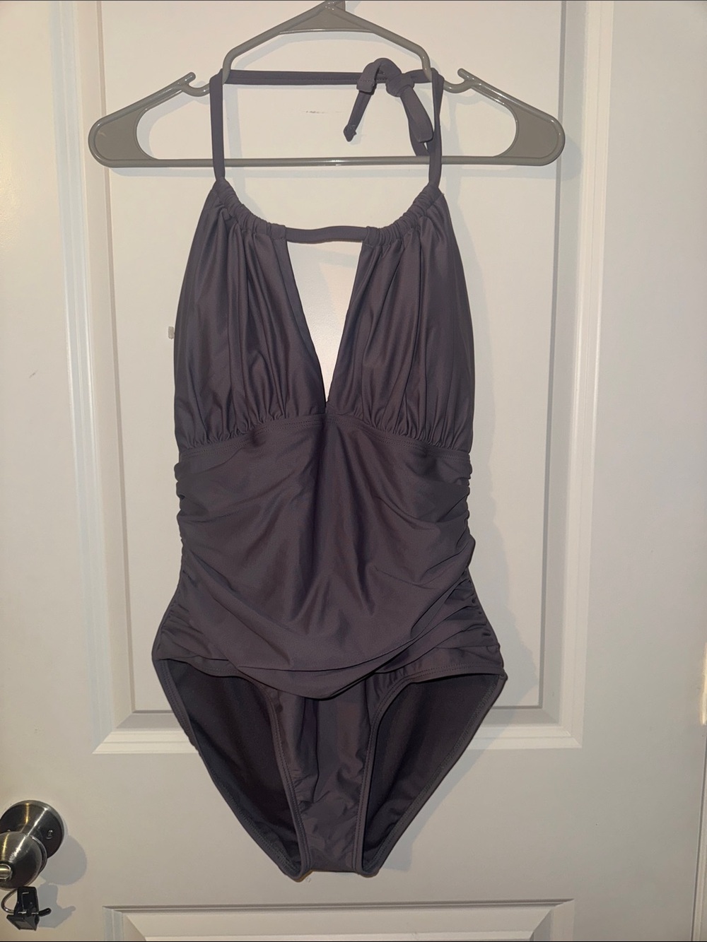 La Blanca highneck one piece swim suit v neck halter top size 12